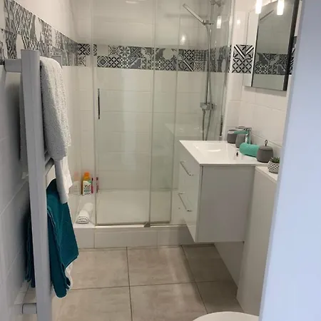 Le Monica לינה וארוחת בוקר נרבון