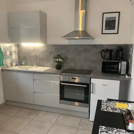 Le Monica לינה וארוחת בוקר נרבון