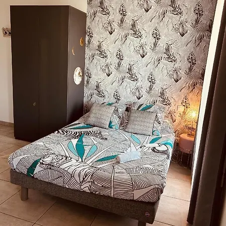 Le Monica 3* נרבון