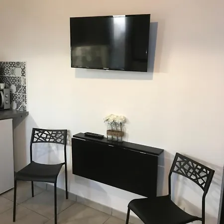 Le Monica נרבון