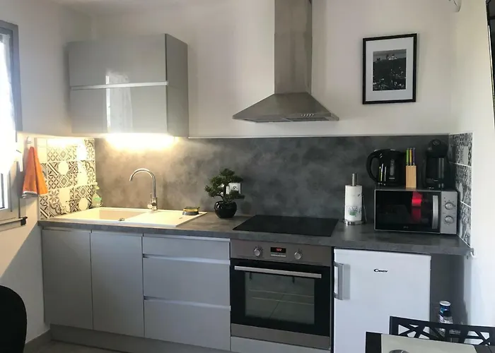 Le Monica לינה וארוחת בוקר 3*